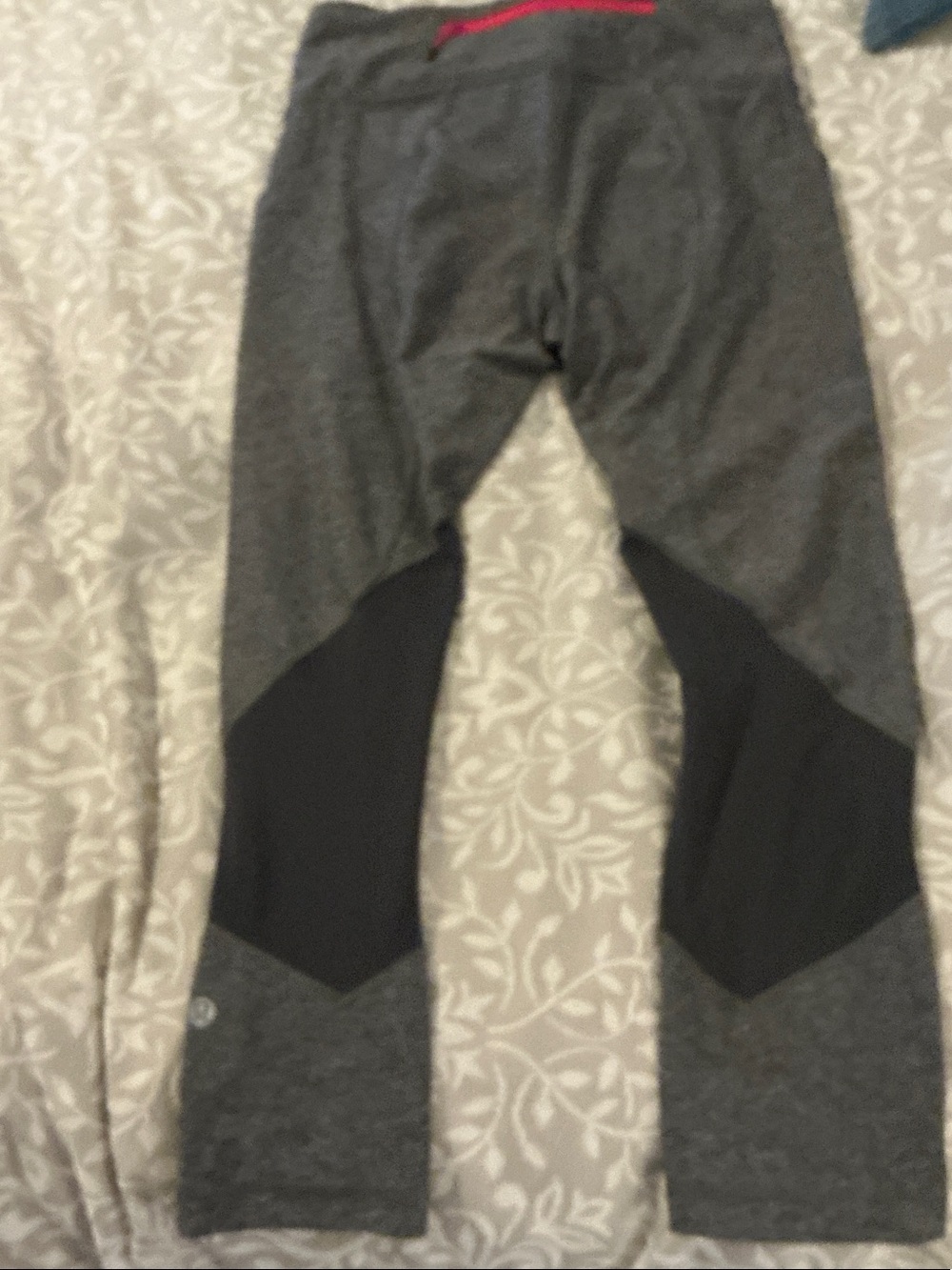 Lululemon Gray Athletic Leggings with Pink Accent - Picture 4 of 7